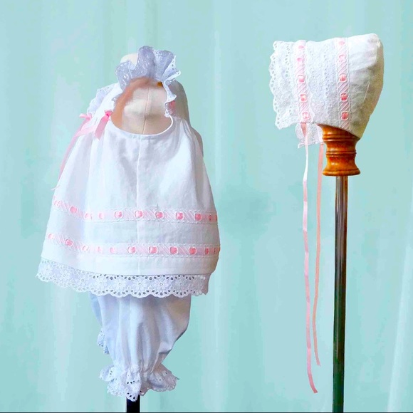 NWOT Handmade Vintage Heirloom-Style Baby Pinafore, Bonnet, and Bloomers Set - Picture 6 of 7